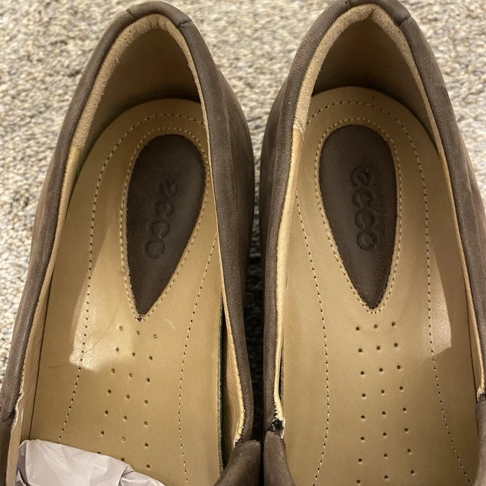 Ecco Slip On Loafers Sz 9.5 EU 40 Brown Nubuck Leather Classic Casual Comfort